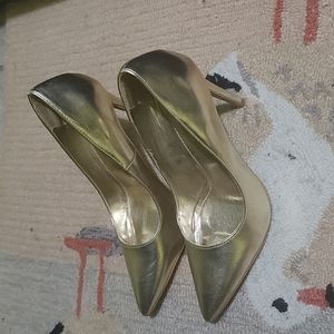 Gold heel's